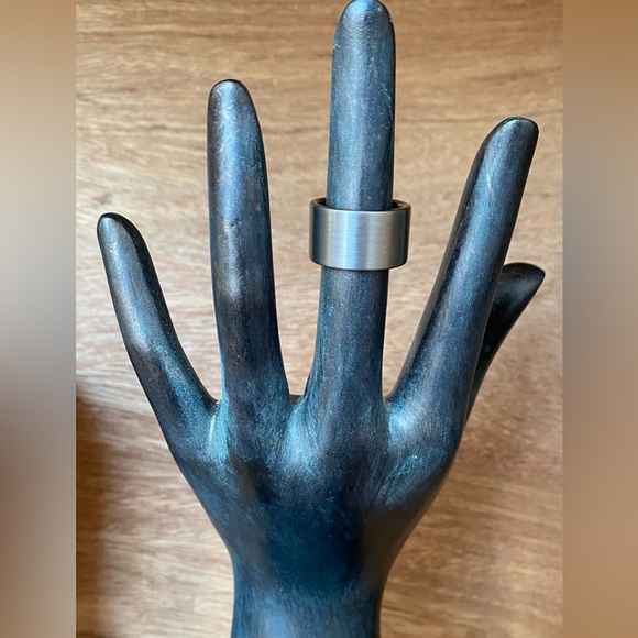 CHARMING Jeweler Tungsten Carbide Pipe Cut Wedding Band SIZE 6.5 - Picture 1 of 6